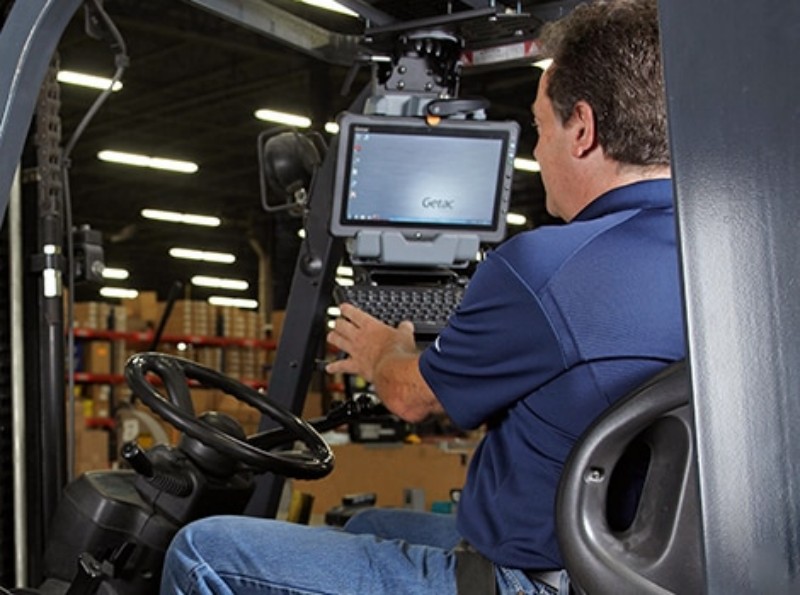 如何通過抗震車載平板電腦實現叉車與物流車智能化倉儲管理？